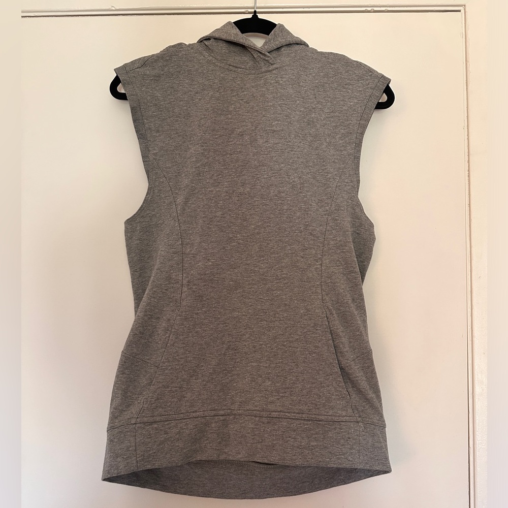 Lululemon sleeveless hoodie size 4